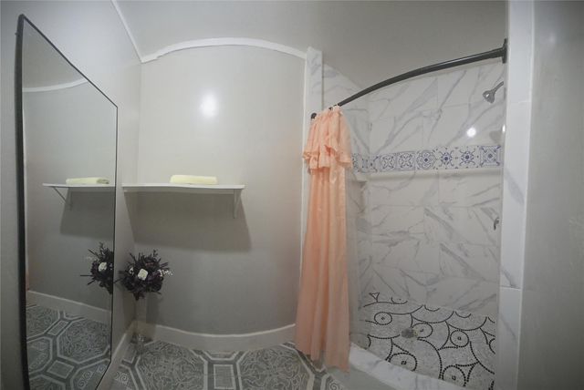 6434 Woodland Trails Drive, Houston, TX 77088