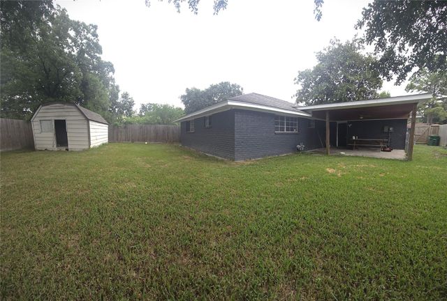 6434 Woodland Trails Drive, Houston, TX 77088