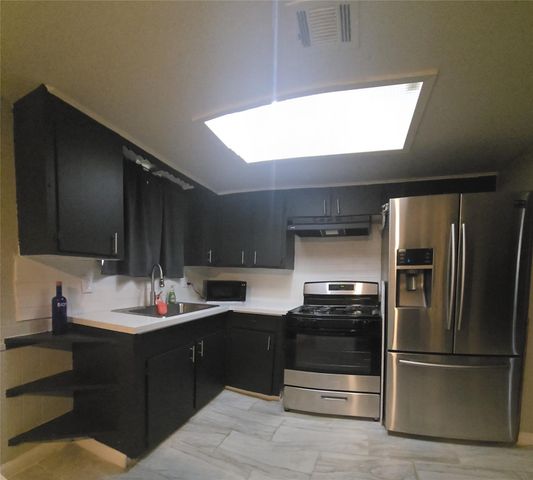 6434 Woodland Trails Drive, Houston, TX 77088