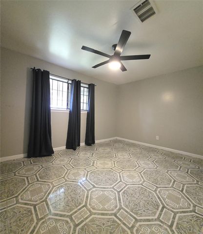 6434 Woodland Trails Drive, Houston, TX 77088