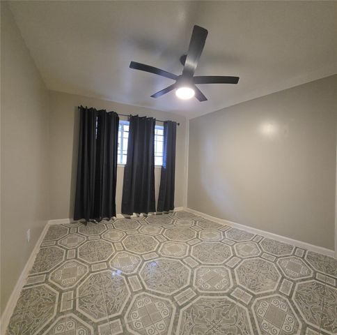 6434 Woodland Trails Drive, Houston, TX 77088