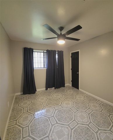 6434 Woodland Trails Drive, Houston, TX 77088