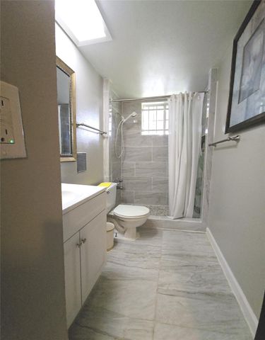 6434 Woodland Trails Drive, Houston, TX 77088