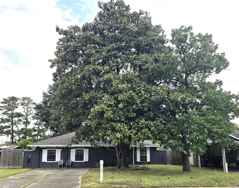 6434 Woodland Trails Drive, Houston, TX 77088