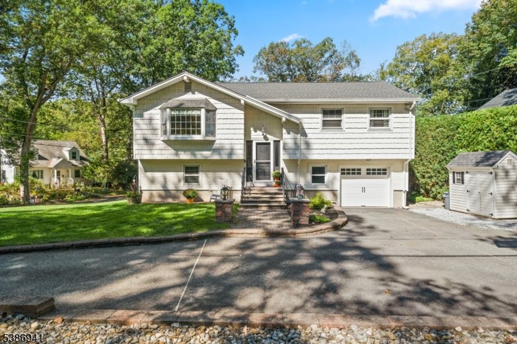 66 Tomahawk Trl, Denville Twp., NJ 07834