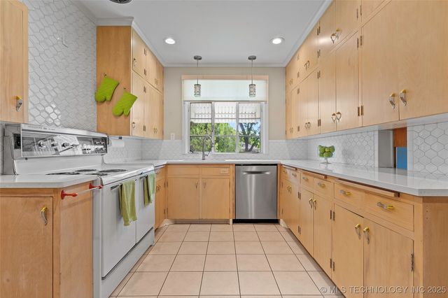 1616 6th Avenue SW, Ardmore, OK 73401