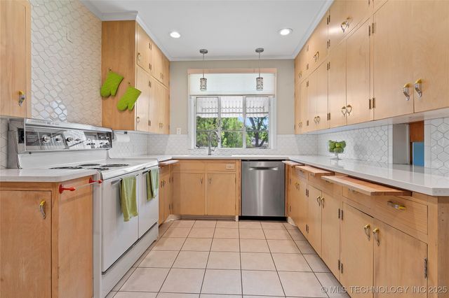 1616 6th Avenue SW, Ardmore, OK 73401