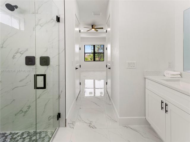 2220 NE 9th PL, Cape Coral, FL 33909