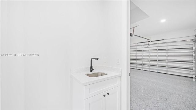 2220 NE 9th PL, Cape Coral, FL 33909