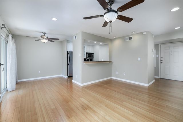 18617 Egret Bay Boulevard 708, Webster, TX 77058