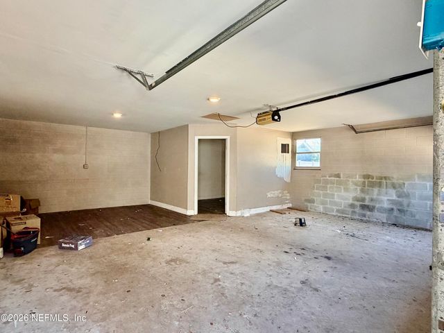 1832 GABIN Road, Jacksonville, FL 32221