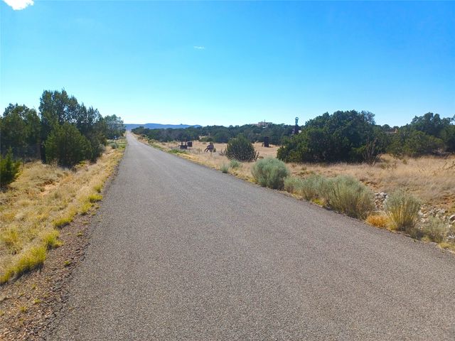 22 Calle Francisca, Santa Fe, NM 87507