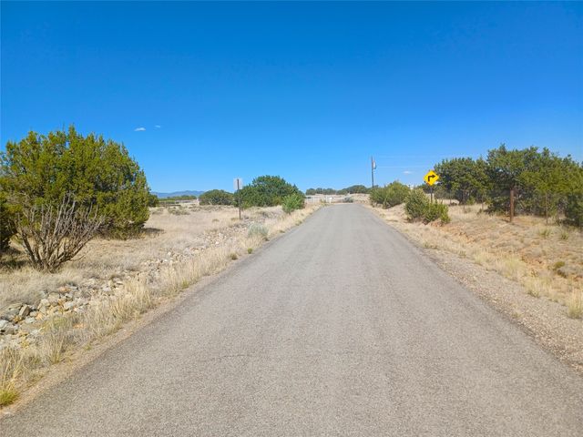 22 Calle Francisca, Santa Fe, NM 87507