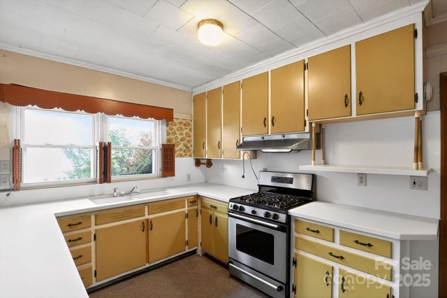 396 S Peak Street, Columbus, NC 28722