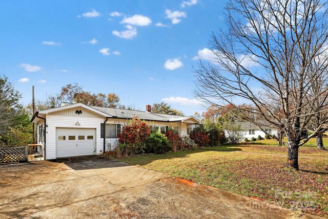 396 S Peak Street, Columbus, NC 28722