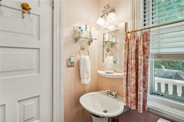 36 Delta Place NE, Atlanta, GA 30307