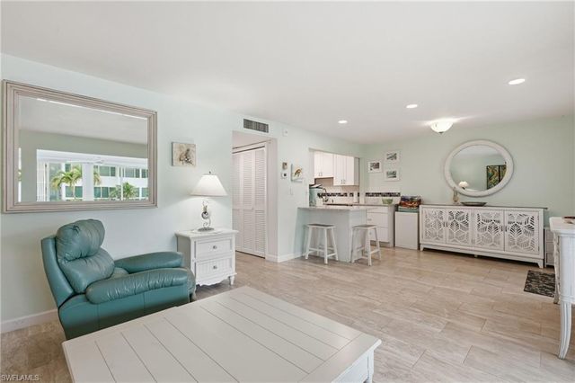 1065 Gulf Shore BLVD N 108, Naples, FL 34102