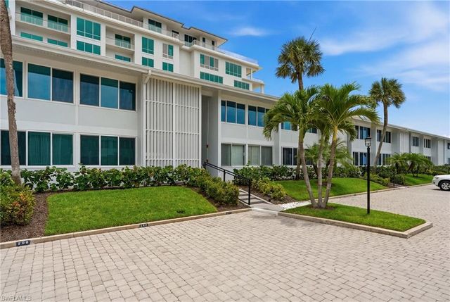 1065 Gulf Shore BLVD N 108, Naples, FL 34102