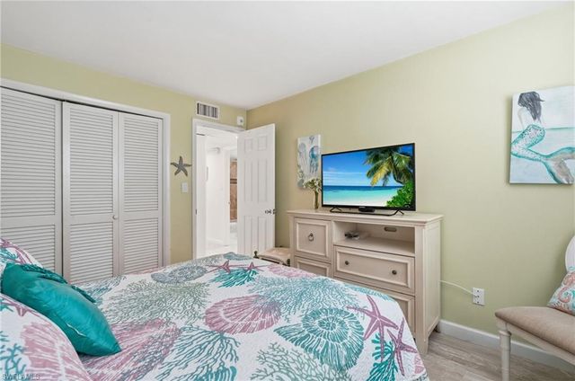 1065 Gulf Shore BLVD N 108, Naples, FL 34102