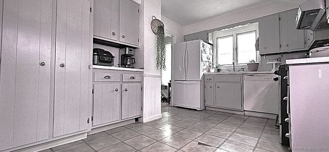 28 Tulip Street, Bristol, CT 06010