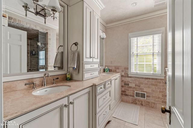 83 Hawthorne Road, Grosse Pointe Shores, MI 48236