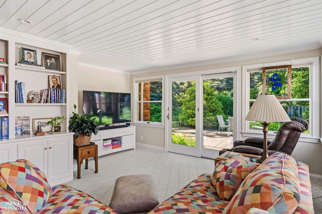 83 Hawthorne Road, Grosse Pointe Shores, MI 48236