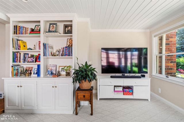 83 Hawthorne Road, Grosse Pointe Shores, MI 48236