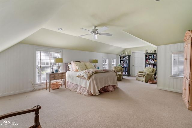 83 Hawthorne Road, Grosse Pointe Shores, MI 48236