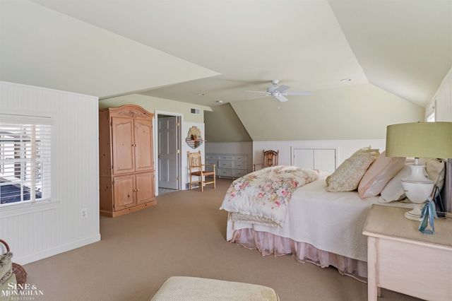 83 Hawthorne Road, Grosse Pointe Shores, MI 48236