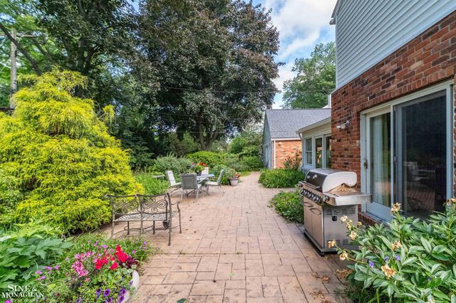 83 Hawthorne Road, Grosse Pointe Shores, MI 48236
