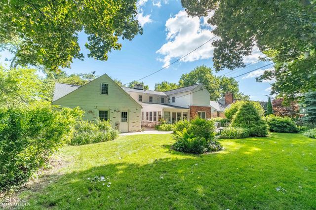 83 Hawthorne Road, Grosse Pointe Shores, MI 48236