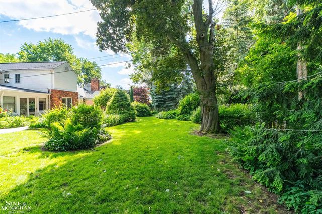 83 Hawthorne Road, Grosse Pointe Shores, MI 48236