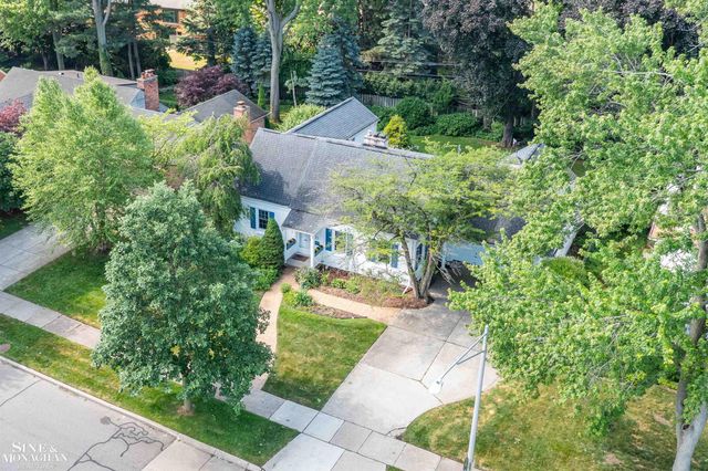 83 Hawthorne Road, Grosse Pointe Shores, MI 48236