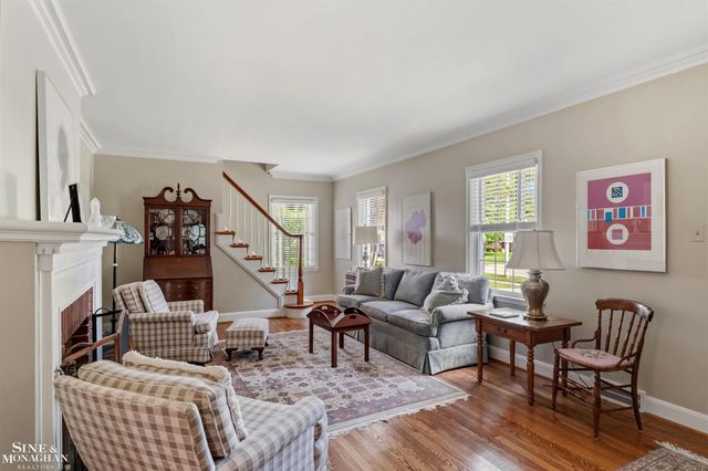 83 Hawthorne Road, Grosse Pointe Shores, MI 48236