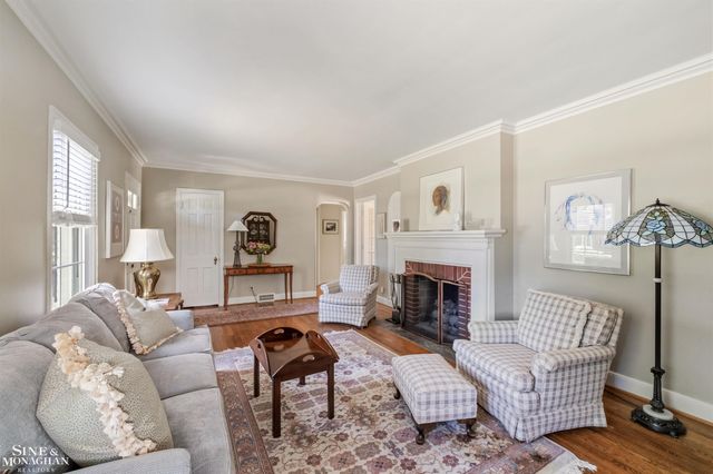 83 Hawthorne Road, Grosse Pointe Shores, MI 48236