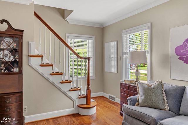 83 Hawthorne Road, Grosse Pointe Shores, MI 48236