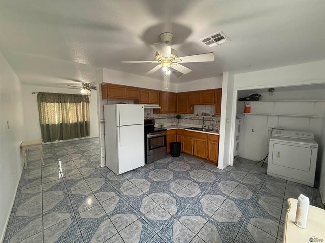 745 N Gladiola Dr, San Luis, AZ 85349