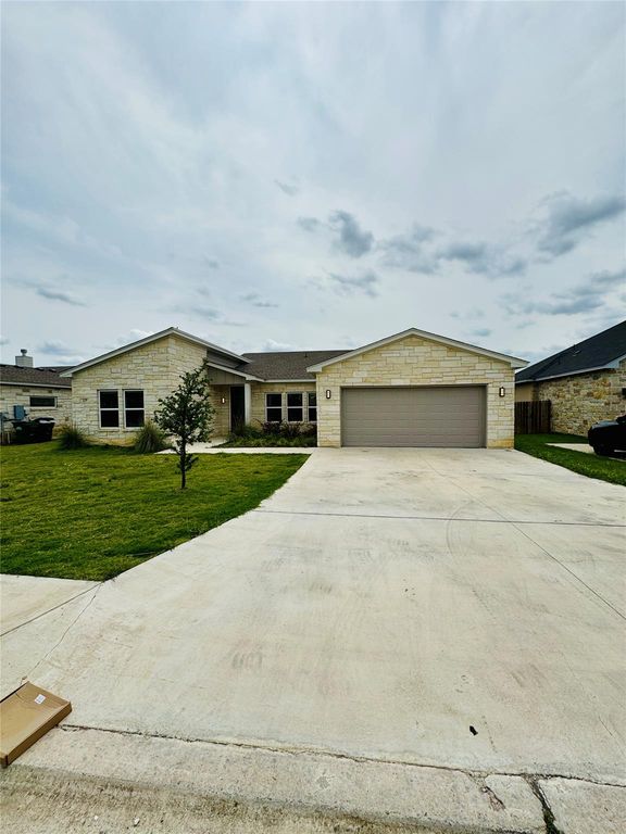 129 Greg LN, Jarrell, TX 76537