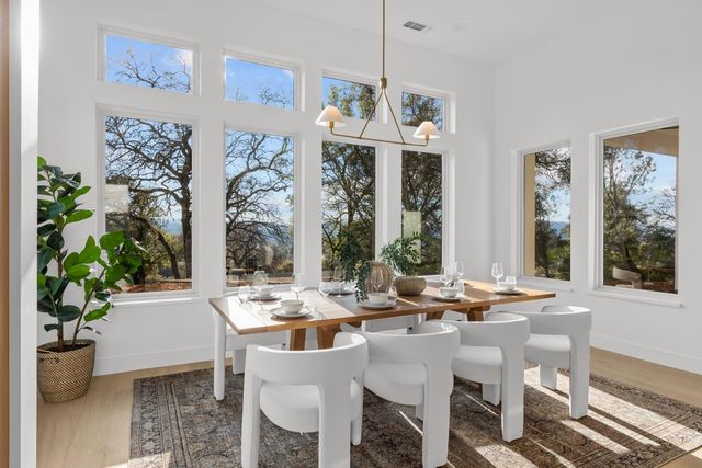 23672 Darkhorse Dr, Auburn, CA 95602