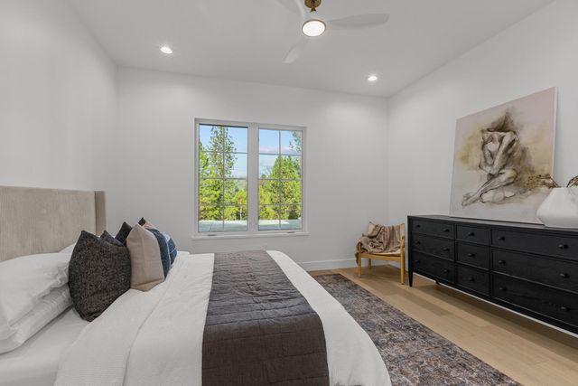 23672 Darkhorse Dr, Auburn, CA 95602