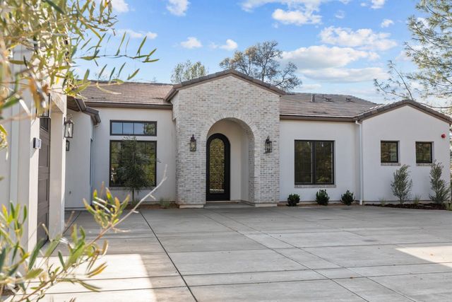 23672 Darkhorse Dr, Auburn, CA 95602