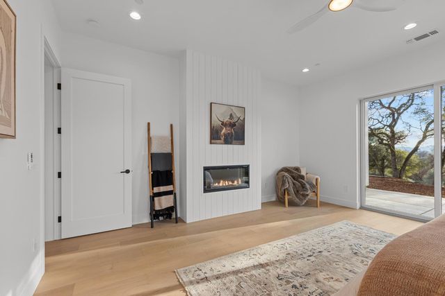 23672 Darkhorse Dr, Auburn, CA 95602