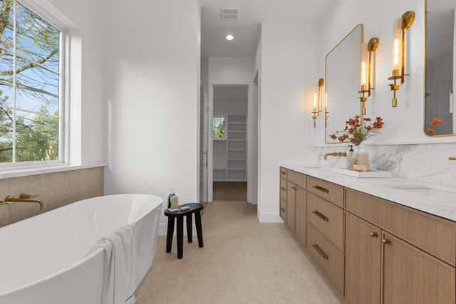 23672 Darkhorse Dr, Auburn, CA 95602