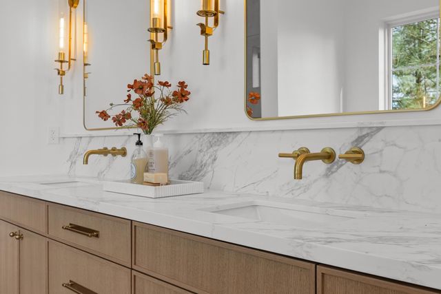 23672 Darkhorse Dr, Auburn, CA 95602