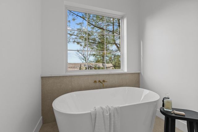 23672 Darkhorse Dr, Auburn, CA 95602