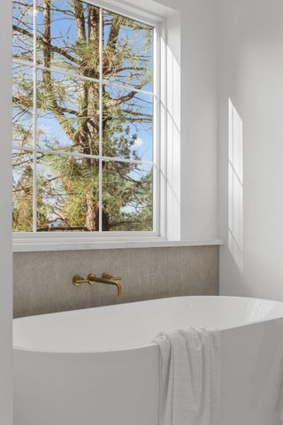 23672 Darkhorse Dr, Auburn, CA 95602