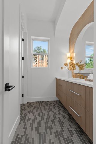 23672 Darkhorse Dr, Auburn, CA 95602