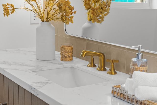 23672 Darkhorse Dr, Auburn, CA 95602