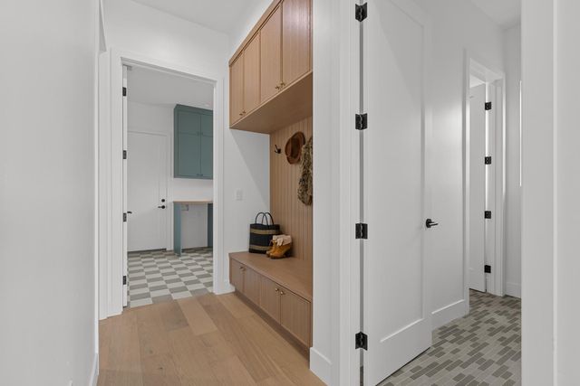 23672 Darkhorse Dr, Auburn, CA 95602