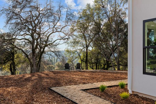 23672 Darkhorse Dr, Auburn, CA 95602